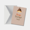 Housewarming kaart A6 'Huisje Boompje Feestje' met witte envelop. Geeft aan dat de kaart direct klaar is voor verzending.