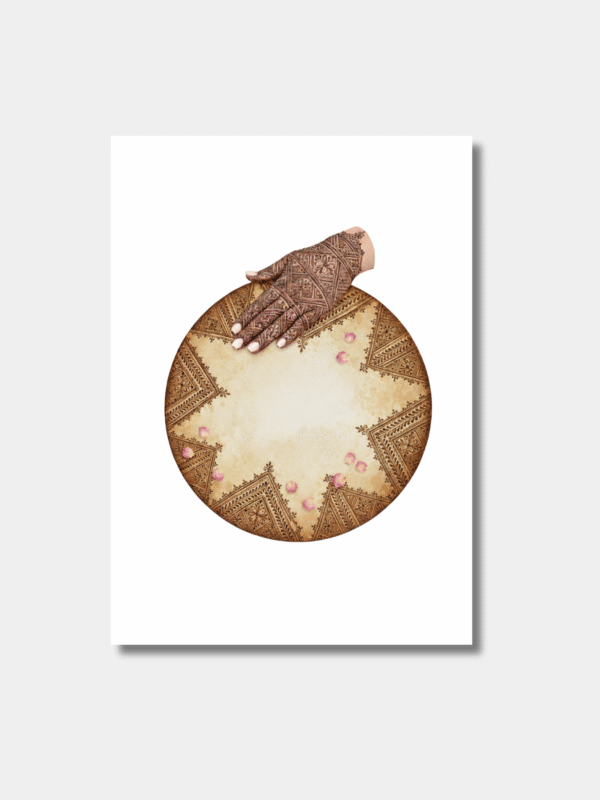Wenskaart Henna Bendir Design met henna-versierde hand en traditioneel rond patroon.