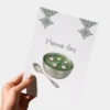 Wenskaart Henna Day Voorkant met hand Mockup Hand houdt sfeervolle henna dag kaart vast met tekst Henna Day